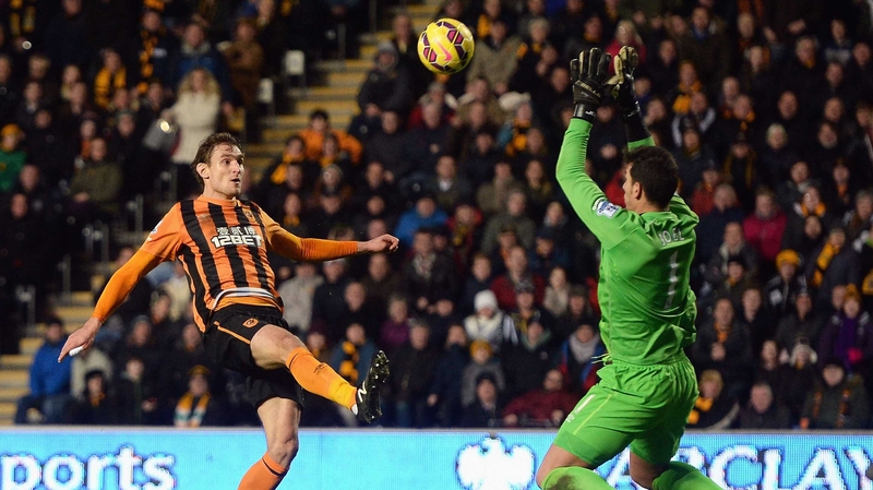 Hull's Nikica Jelavic lobs the ball over Everton keeper Joel Robles for his side's second goal