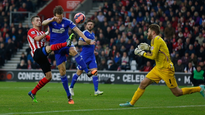 Morgan Schneiderlin (L) scores Southampton's first-half equaliser