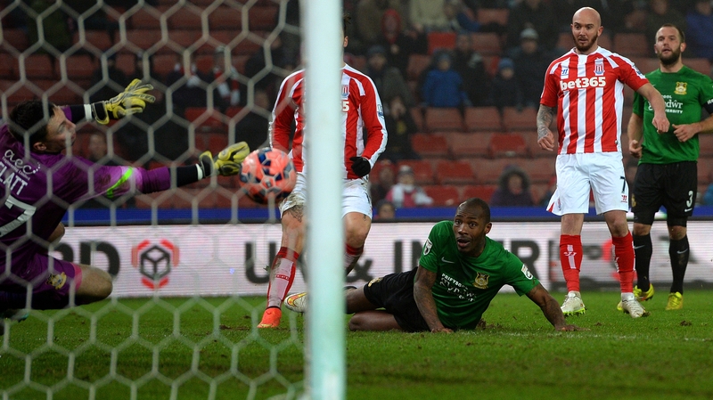 Stephen Ireland shots home Stoke's third goal