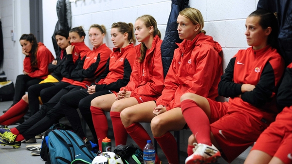 Stephanie Roche (second from right) sits with her team mates in the locker room of Albi