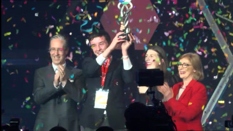 BT Young Scientist winners Transition year students Ian O'Sullivan and Eimear Murphy from Coláiste Treasa