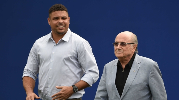 Sepp Blatter (r) and Ronaldo