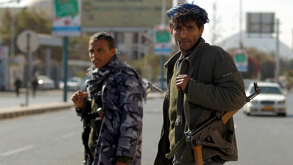 Yemeni soldiers block streets around the presidential palace in Sanaa