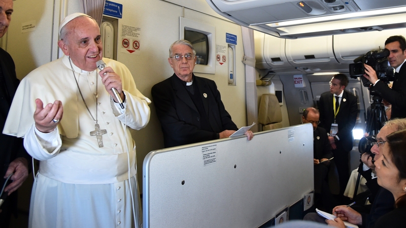 Polasaithe seanbhunaithe ar an bhfrithghiniúint dearbhaithe ag an bPápa, ach moladh gan níos mó ná triúr páistí i dteaghlach.