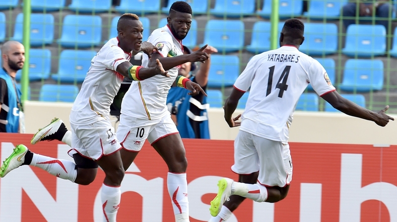 Mali's midfielder Bakary Sako (C) celebrates after giving Mali the lead