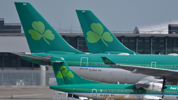 Aer Lingus carried a total of 923,000 passengers last month, including those on its regional operations
