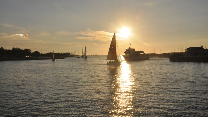 Sun sets in La Rochelle
