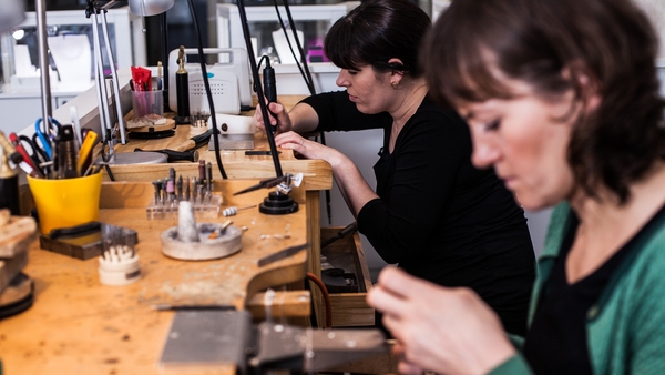 Watch! Engagement ring trends for 2015 at Stonechat Jewellers