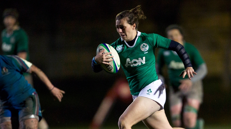 Katie Fitzhenry on the attack against Italy