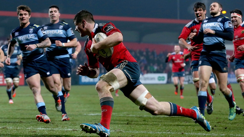 Munster's Jack O'Donoghue scores a try