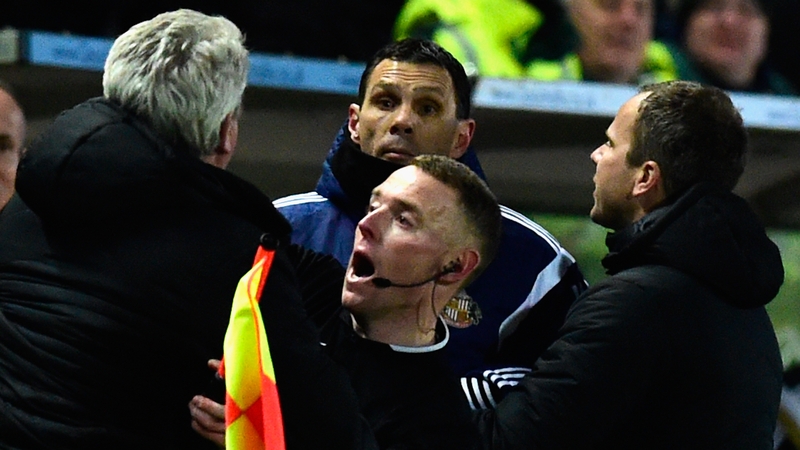 Hull manager Steve Bruce is held back by the assistant referee as he and Sunderland manager Gus Poyet argue
