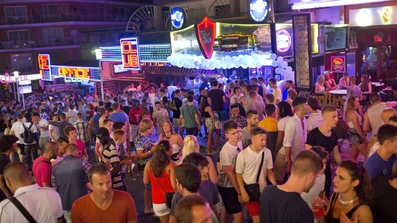 Police will have powers to seize drinks from tourists on the street