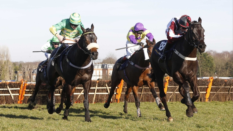 Ebony Express displayed admirable resolve to repel a number of rivals up the Sandown hill