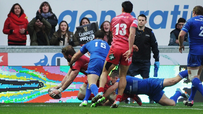 John Barclay crashes over the whitewash for Scarlets' first try against Leinster