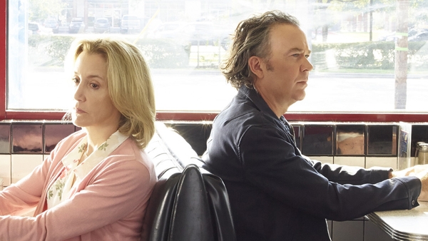 Felicity Huffman and Timothy Hutton in American Crime