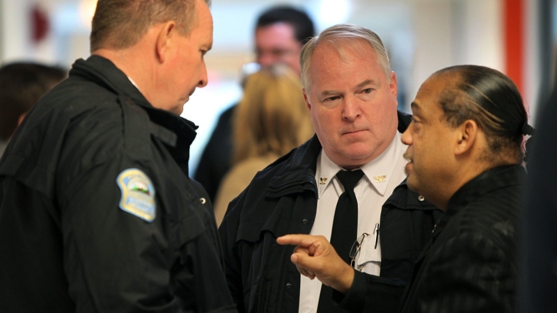 Ferguson police chief Thomas Jackson (c) resigned over a report into the killing of black teenager Michael Brown by one of his officers