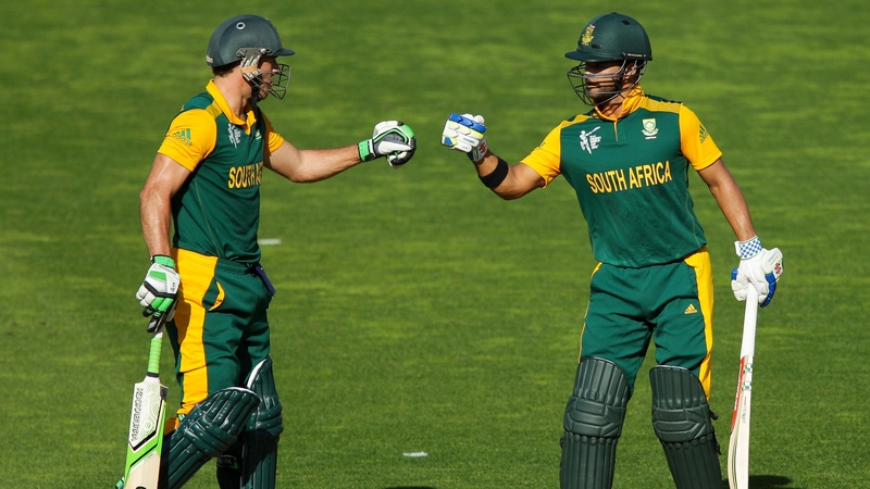 AB de Villiers and JP Duminy helped South Africa to an easy win