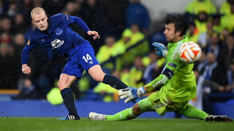 Steven Naismith scores past goalkeeper Oleksandr Shovkovskiy of Dynamo Kiev