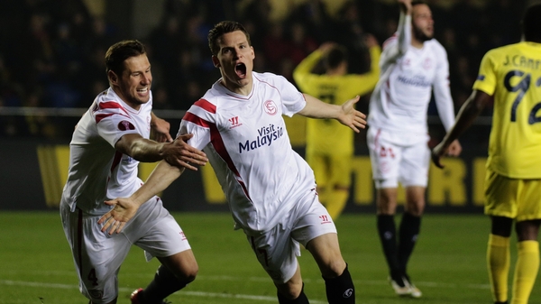 Sevilla's French forward Kevin Gameiro (R) celebrates his goal