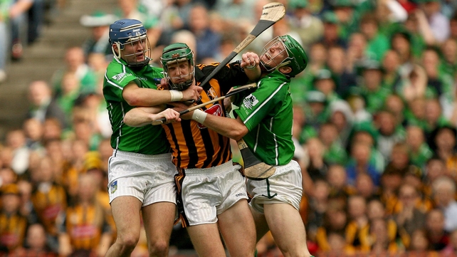 Battling Seamus Hickey and Stephen Lucey of Limerick in 2007, the year Shefflin captained Kilkenny to the All-Ireland title
