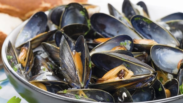 Kilmore Quay Mussels with Bacon and White Wine