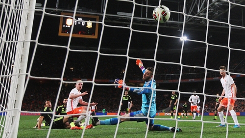 Davy Klaassen scores the second for the Dutch