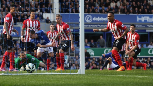 Phil Jagielka gives Everton a first-half lead