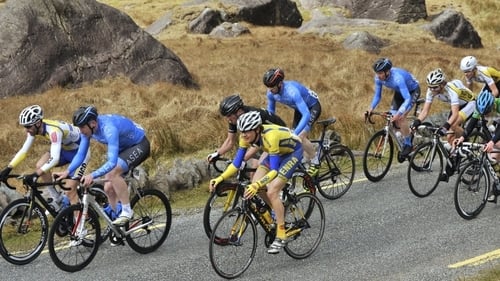 Cyclists on the Rás Mumhan trek