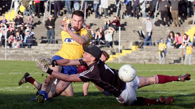 Roscommon's Diarmuid Murtagh scores a goal despite Galway goalkeeper Tadhg O'Malley's efforts
