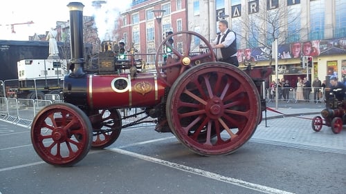 A replica steam engine makes its way across O'Connell St (Pic: Karen Howlin)