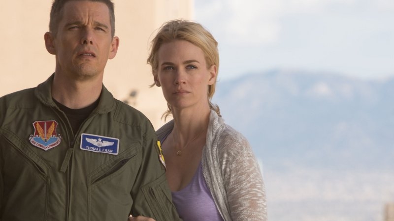 Ethan Hawke and January Jones in Good Kill.