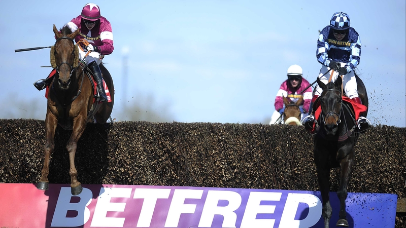 First Lieutenant's (cheekpieces) biggest win came in the 2013 Betfred Bowl over the Mildmay course at Aintree