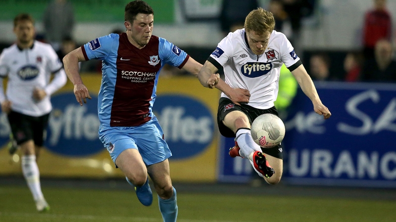 Dundalk's Daryl Horgan attempts to evade the clutches of Drogheda United's Mark Hughes at Oriel Park