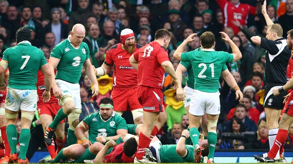 Wayne Barnes gives a penalty against Ireland