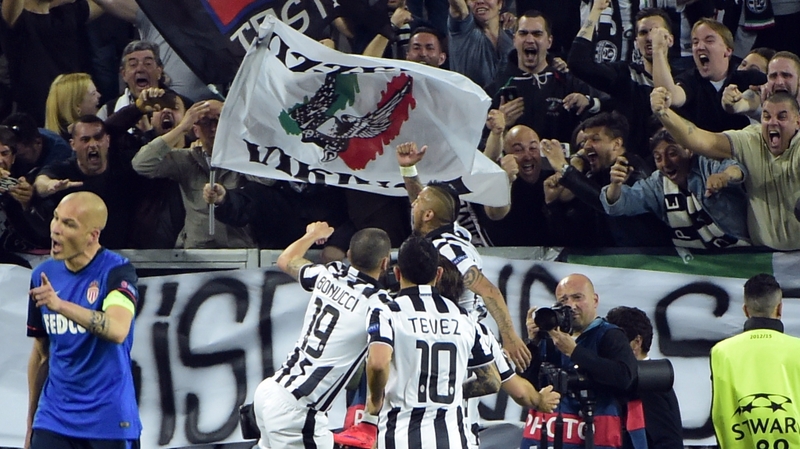 Arturo Vidal celebrates his goal in front of the home fans