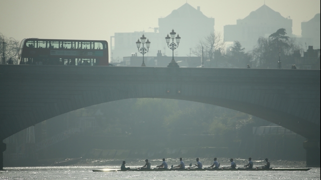Oxford's Isis crew turn under Putney Bridge during a training outting ahead of the Men's University Boat Race on The River Thames in London