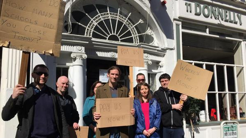 Teachers from MEC and NCBA protesting last Thursday