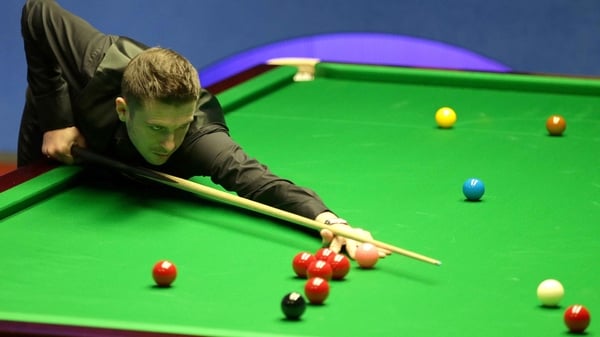 Defending champion Mark Selby struggled over the line against qualifier Kurt Maflin