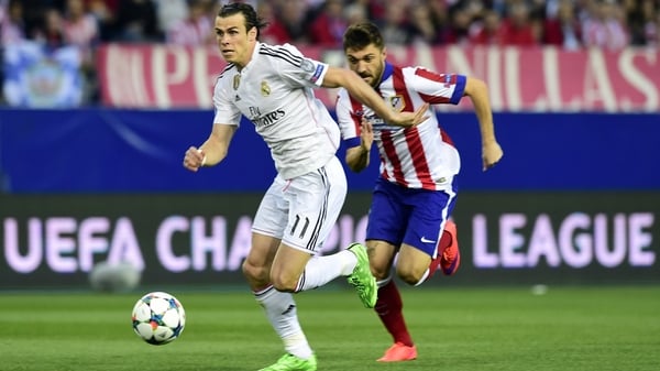 Real Madrid's Gareth Bale (L) vies with Atletico Madrid's Guilherme Siqueira in last week's first-leg clash