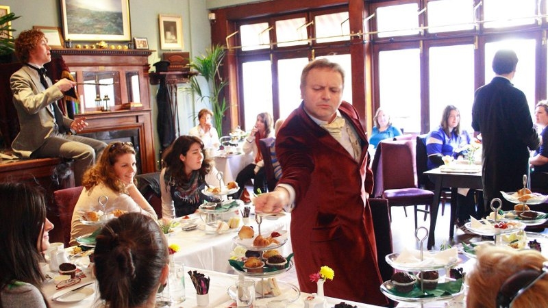 The Picture of Dorian Gray in a Victorian setting, with two-course meal