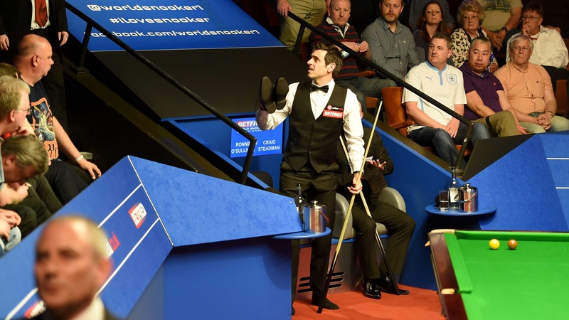 Ronnie O'Sullivan looks thoroughly unimpressed with his choice of footwear
