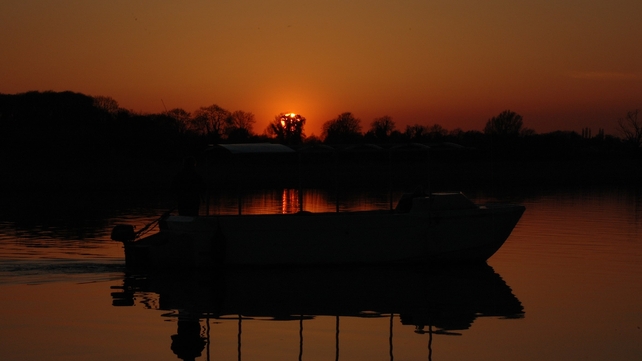 The sun setting on the Shannon, Coosan, Co Westmeath (Pic: Bob Fox)