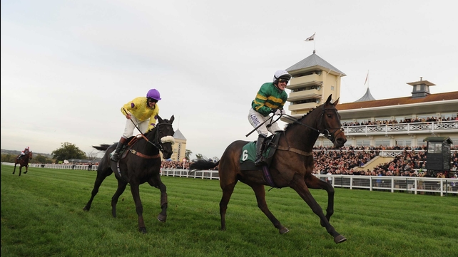 Mountain Tunes gives Tony McCoy his 4000th winner at Towcester in 2013