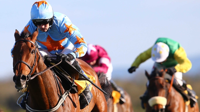 Un De Sceaux was untouchable in the Ryanair Novice Chase at Punchestown