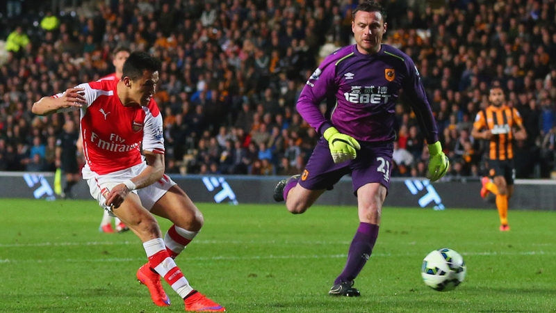 Alexis Sanchez scores for Arsenal