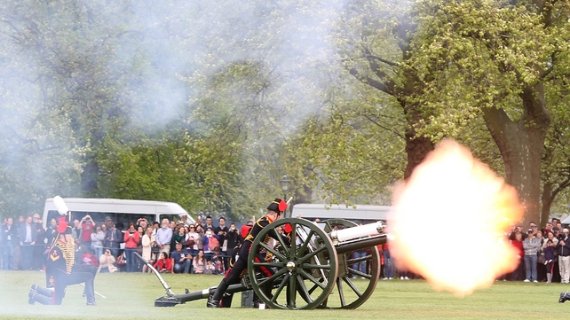 Cannons fired in Hyde Park to celebrate the birth of the new princess in Britain