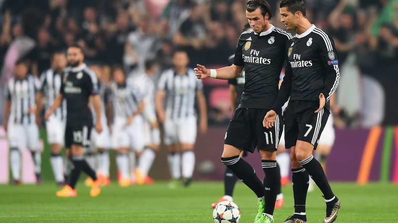 Gareth Bale and Ronaldo get ready to tip off
