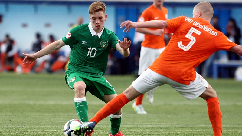 Connor Ronan evades Rick van Drongelen