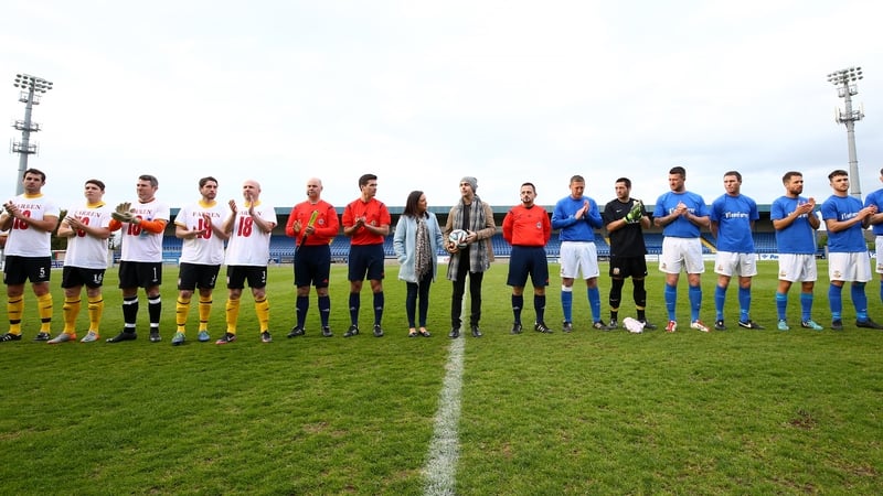 Mark Farren and his wife Terri-Louise with the Glenavon and Derry City select teams at a fund-raising match