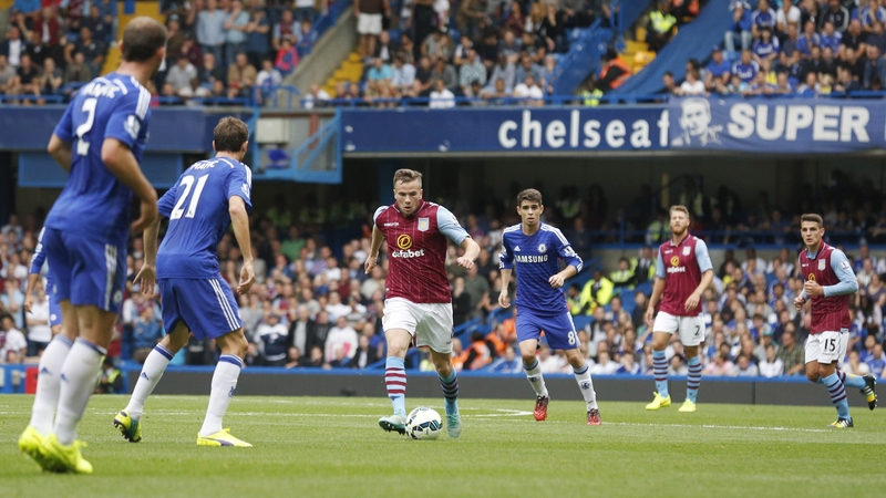 Tom Cleverley in action against Chelsea